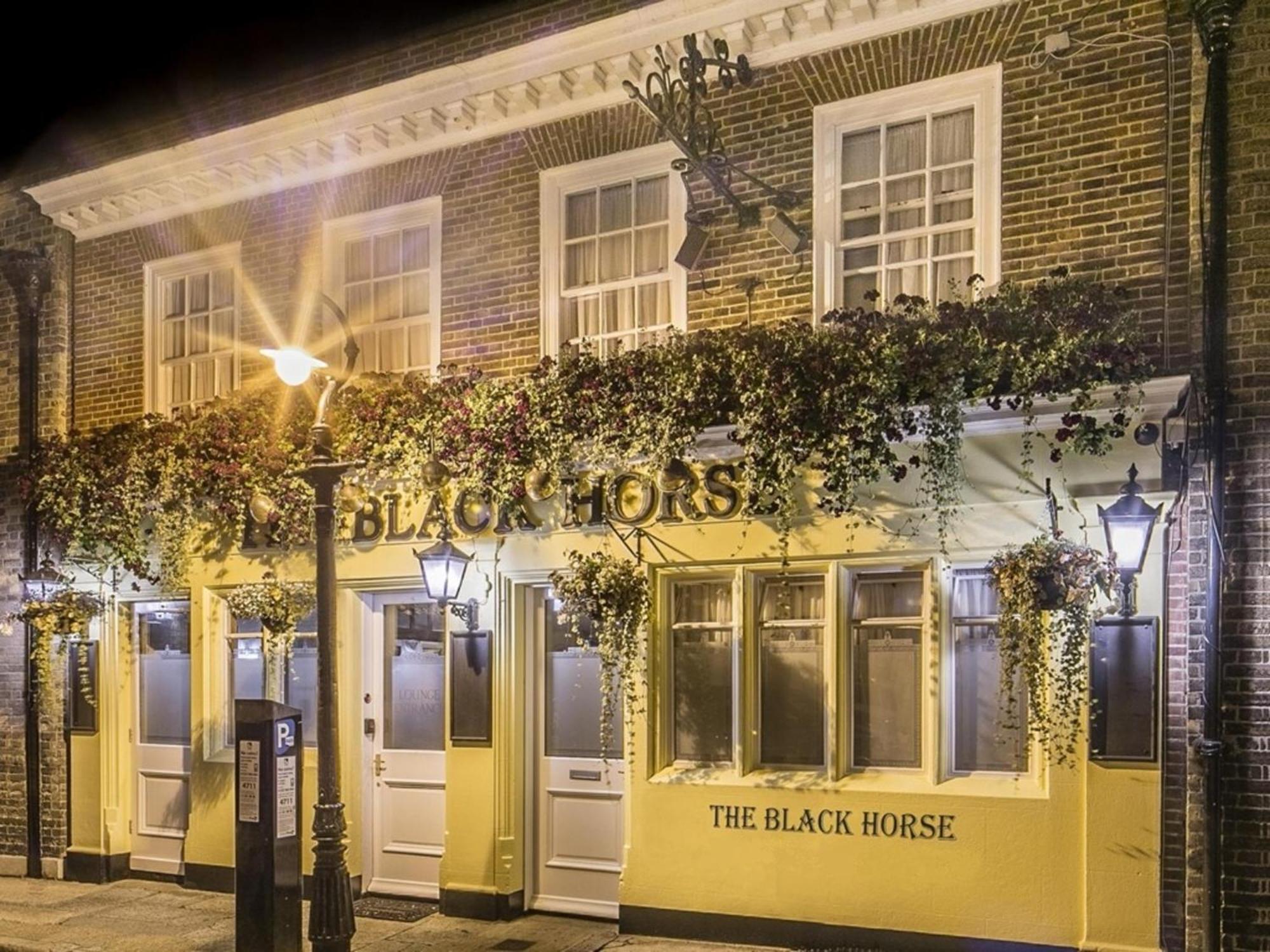 Canterbury Black Horse ภายนอก รูปภาพ